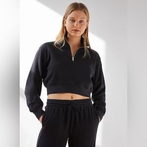 Aritizia TNA Warm-Up Crop Sweater in Black Size L